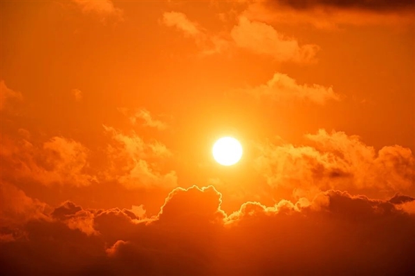 南方40℃高温频现 晋陕或现极端降水：全国高温已持续30天